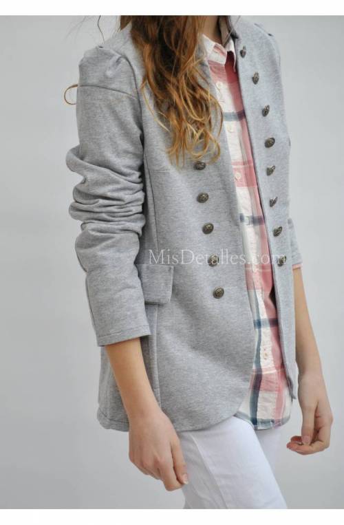 chaqueta militar gris